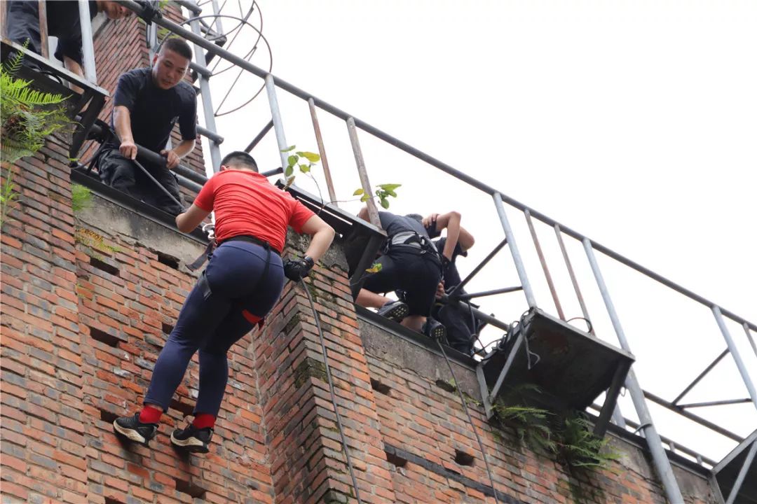 塞尔维亚运动员肆意挥洒赢得掌声