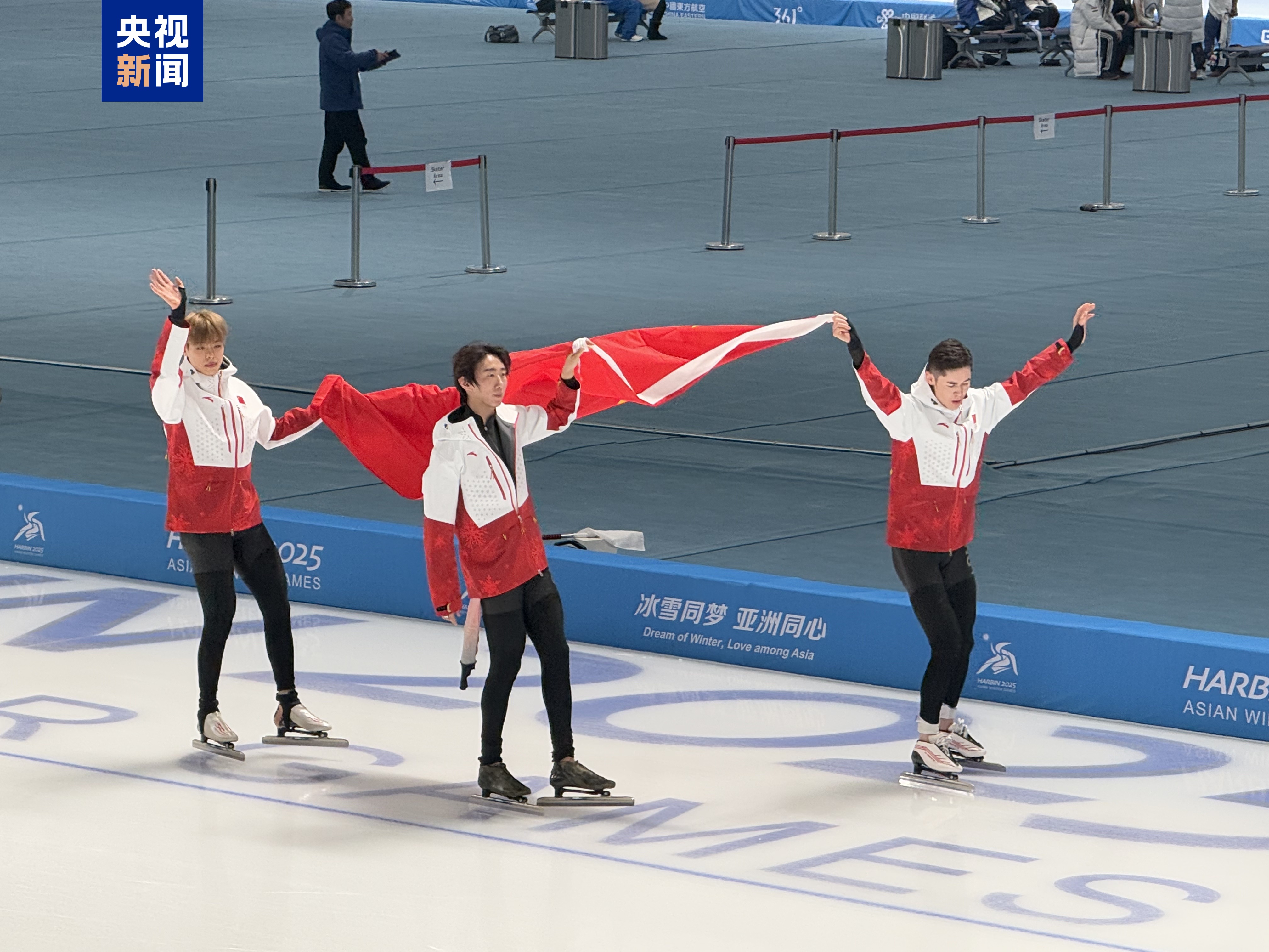 运动员团队协作默契，缔造佳绩