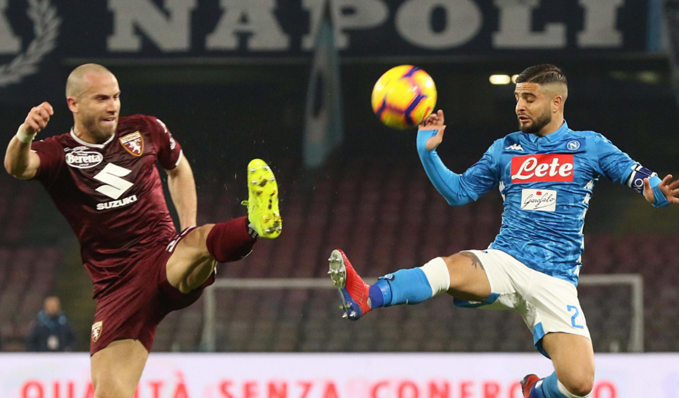 包含那不勒斯-战平都灵，榜首优势缩小的词条