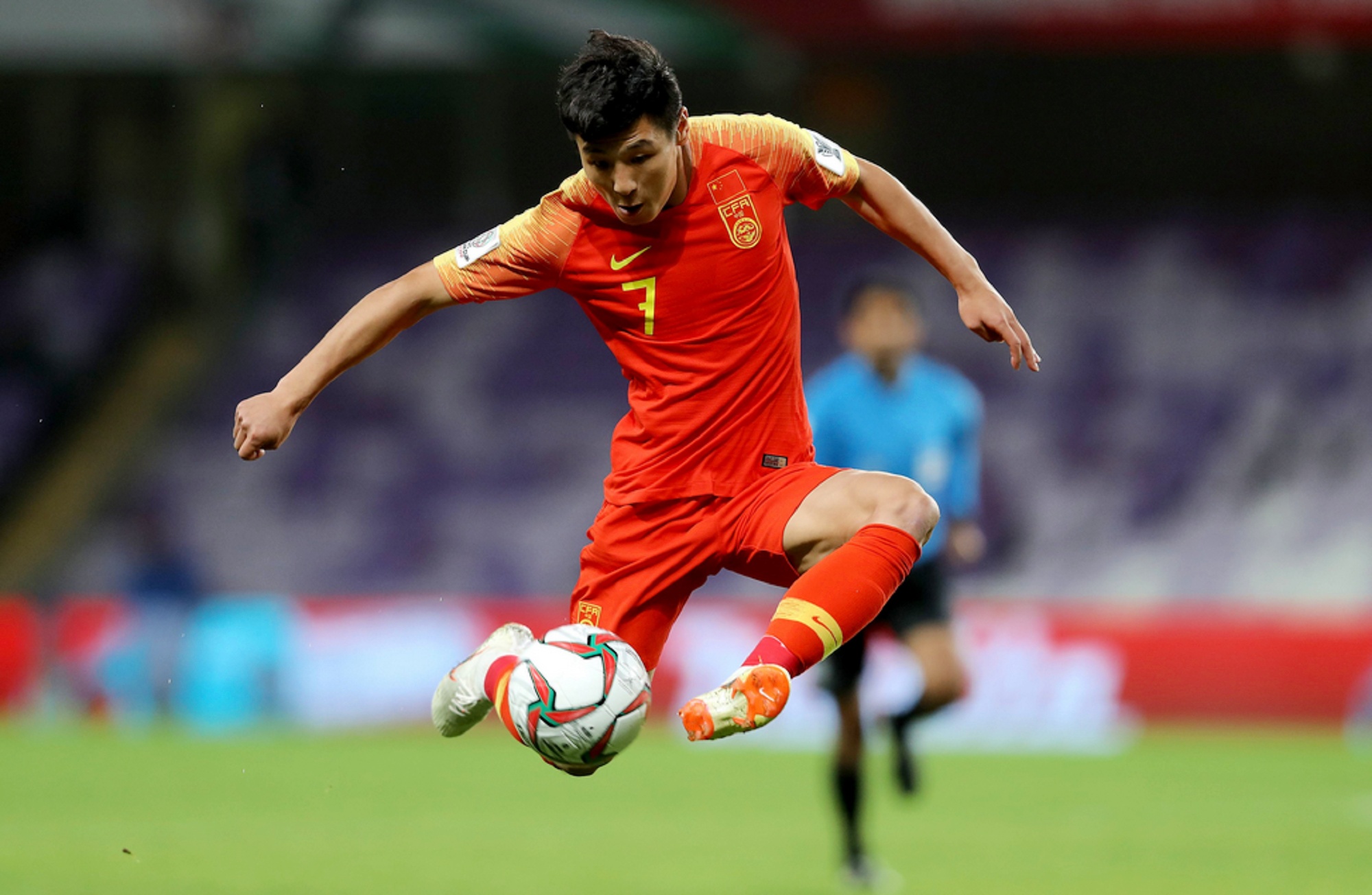 关于武磊五连胜继续领跑积分榜，波尔图主帅陷下课危机！的信息